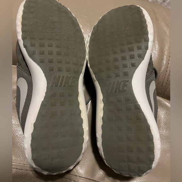 Nike Olive Green Sneakers Size 8 - Picture 6 of 6